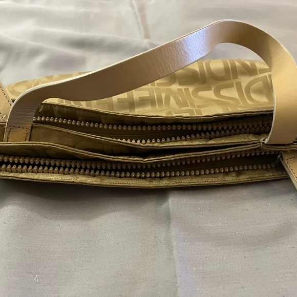 Fendi Gold Monogram Shoulder Bag Luxurious Design - Picture 7 of 11